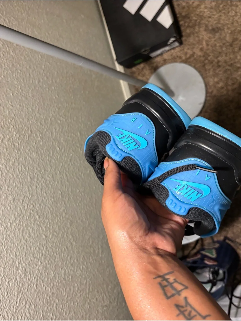 Jordan 4 Retro 